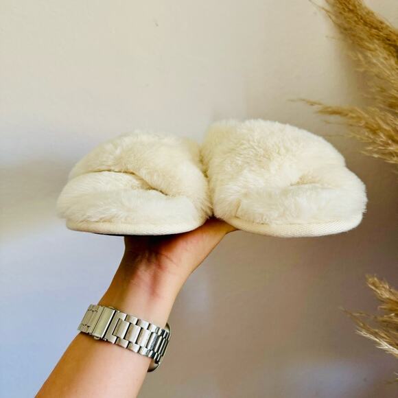 NEW VS VICTORIAS SECRET White Cream Fuzzy Fur Open Toe Sandal Slippers Slides M - Picture 5 of 7